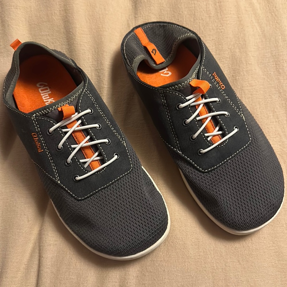 Olukai sneakers collapsible back for slip on. Nohea Moku